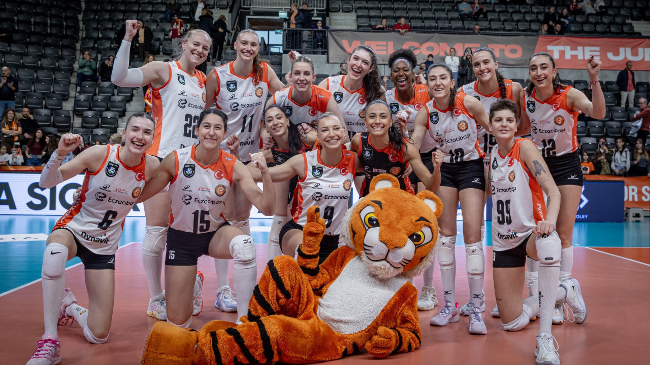 Eczacıbaşı, Göztepe’yi 3-0 yenerek yarı finale çıktı