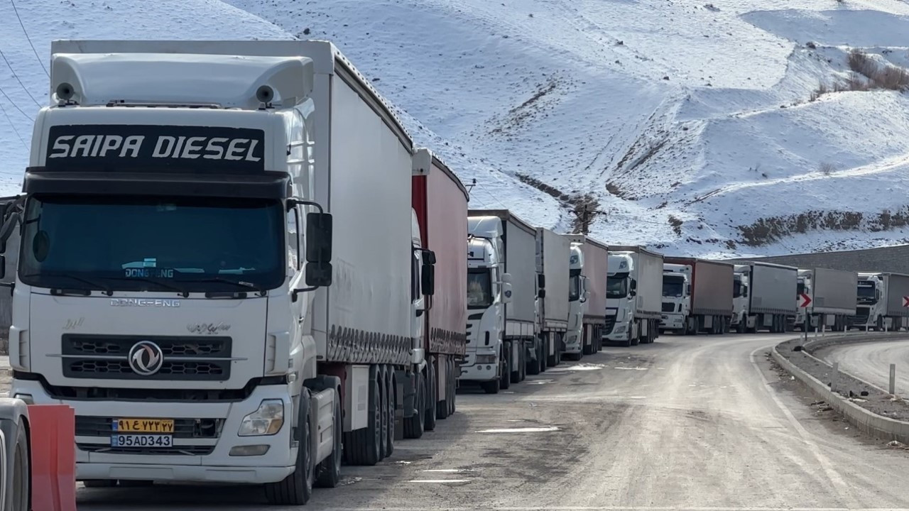 İran sınırında TIR kuyruğu