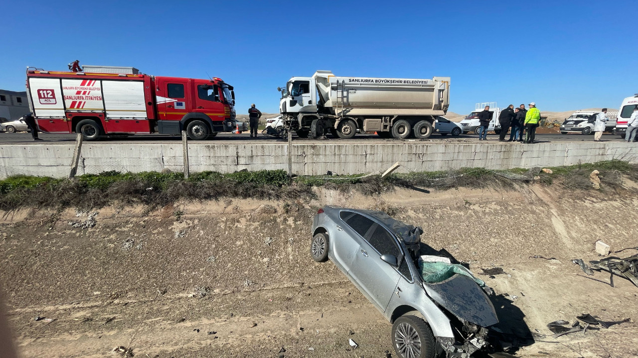 Kamyonla çarpışıp uçtuğu kanalda öldü