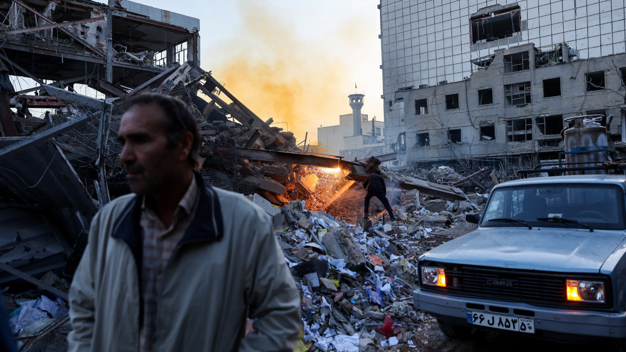 İran'da ölü sayısı 787'ye yükseldi
