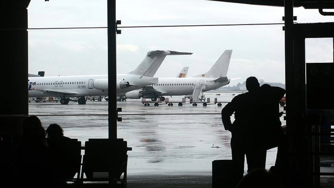 İsrail, kapattığı hava sahasını kademeli olarak açma kararı aldı