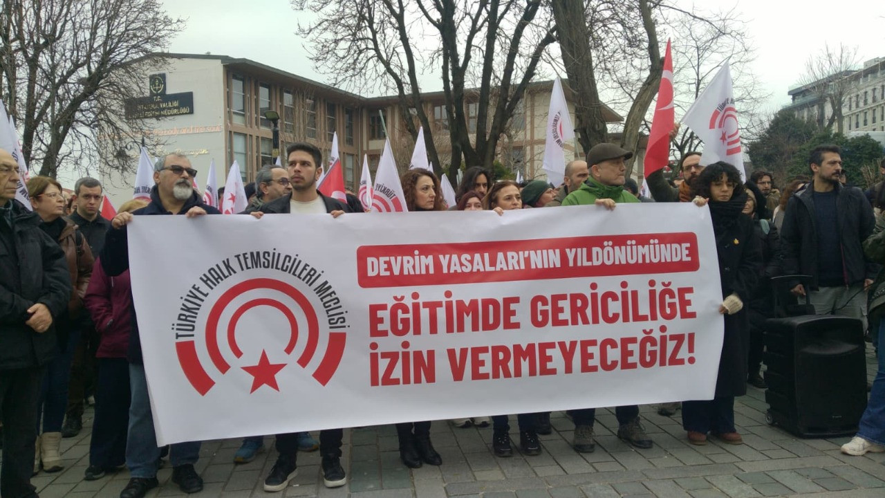 İstanbul İl Milli Eğitim Müdürlüğü önünde Fatma Nur Çelik eylemi