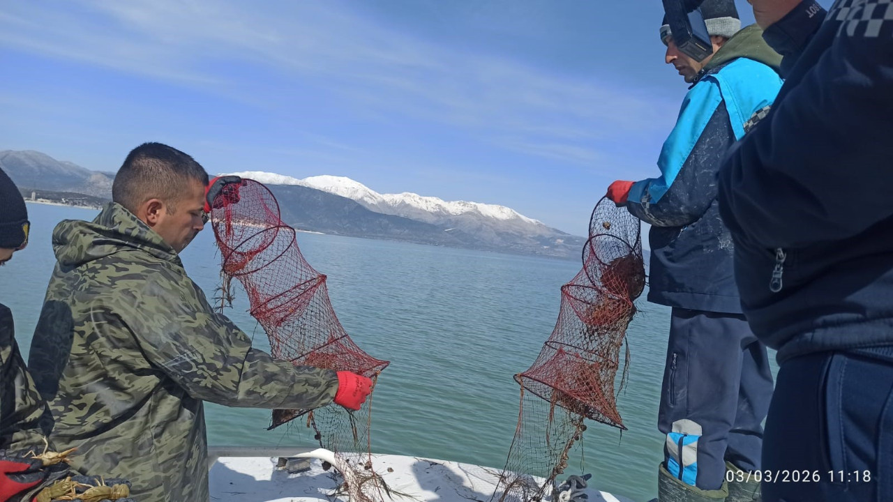 Kaçak avcılığa suçüstü: Göle bıraktılar
