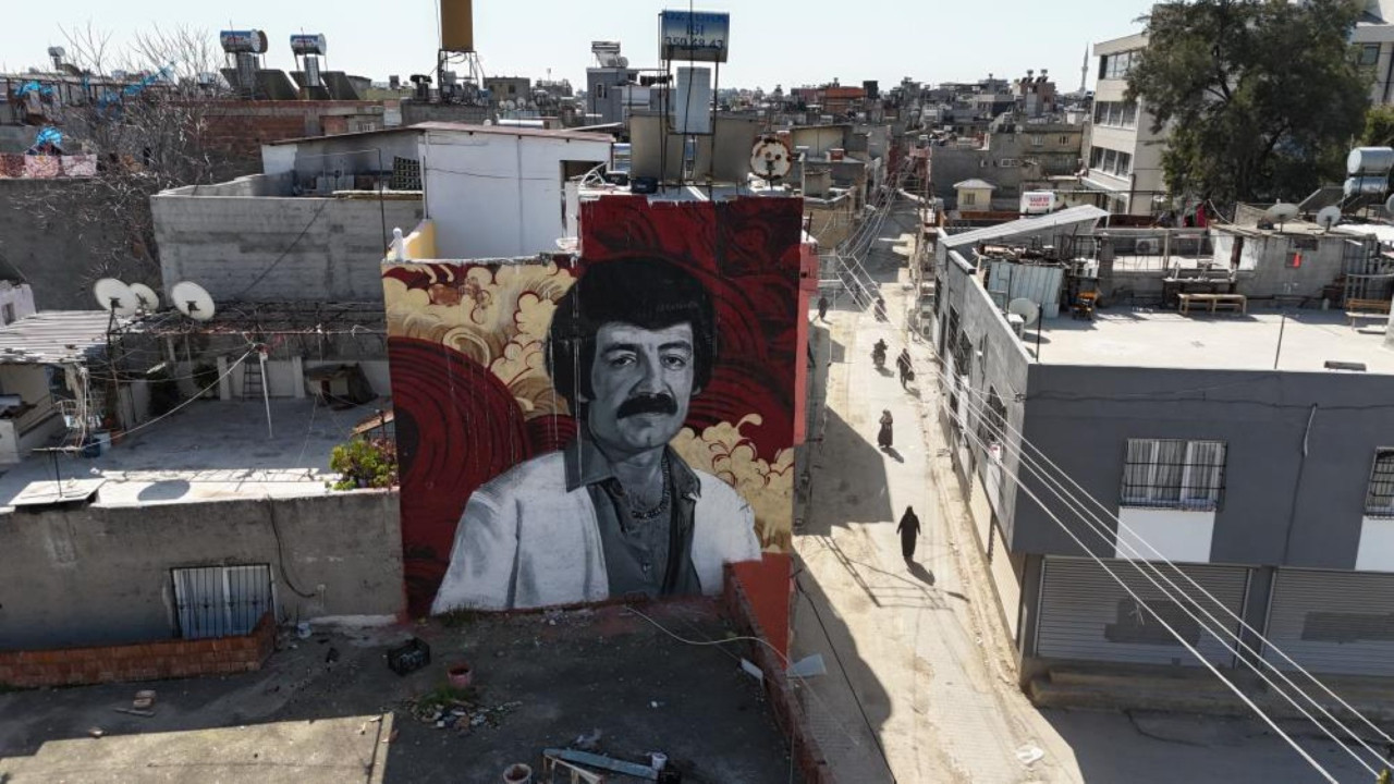 Müslüm Gürses ölümünün 13. yılında çalıştığı kahvehanede anıldı