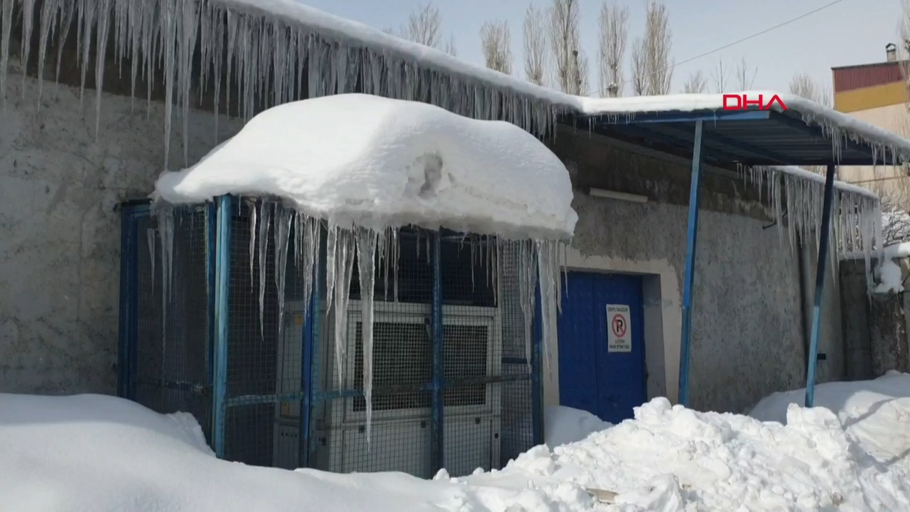 Van buz tuttu: Termometreler eksi 18'i gördü