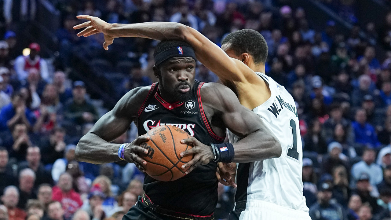 Adem Bona'dan 6-6-2'lilk performans: Philadelphia, Spurs'a farklı yenildi