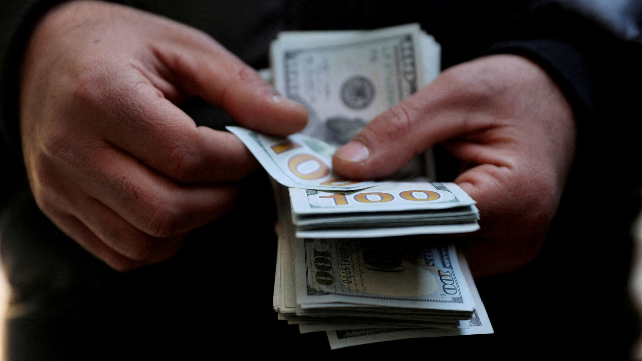 Dolar 44 lira sınırında