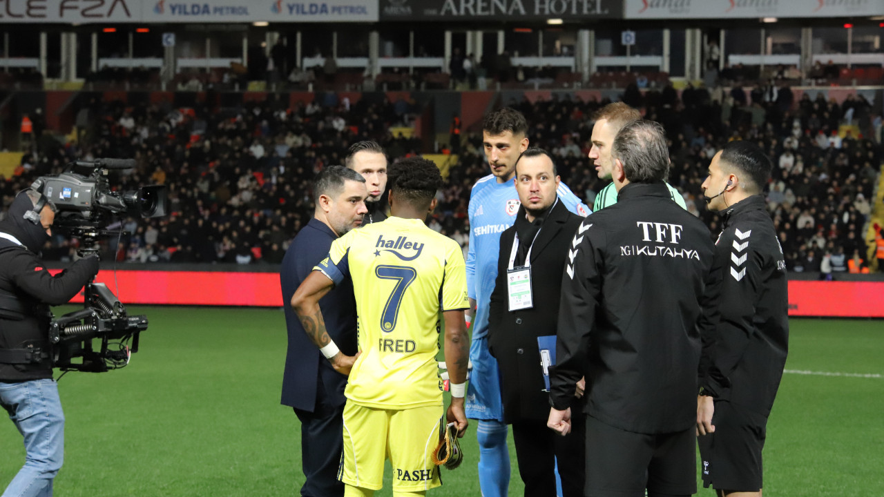 Gaziantep FK-Fenerbahçe maçında ışık krizi: 1 saat sonra başladı!