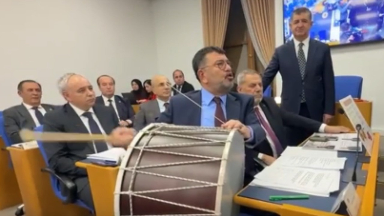 Meclis'te davullu protesto: Bu sesi duyun