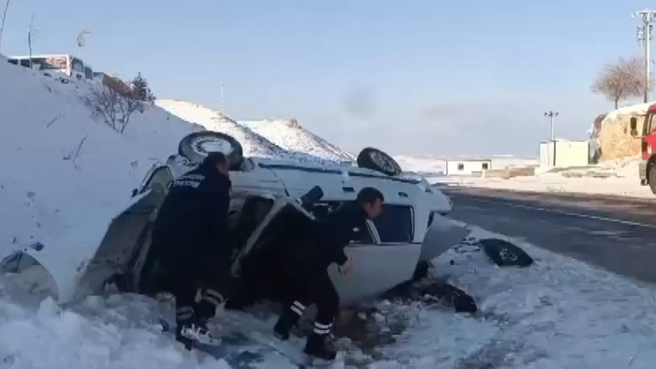 Kontrolden çıkan otomobil şarampole devrildi: Yaralılar var