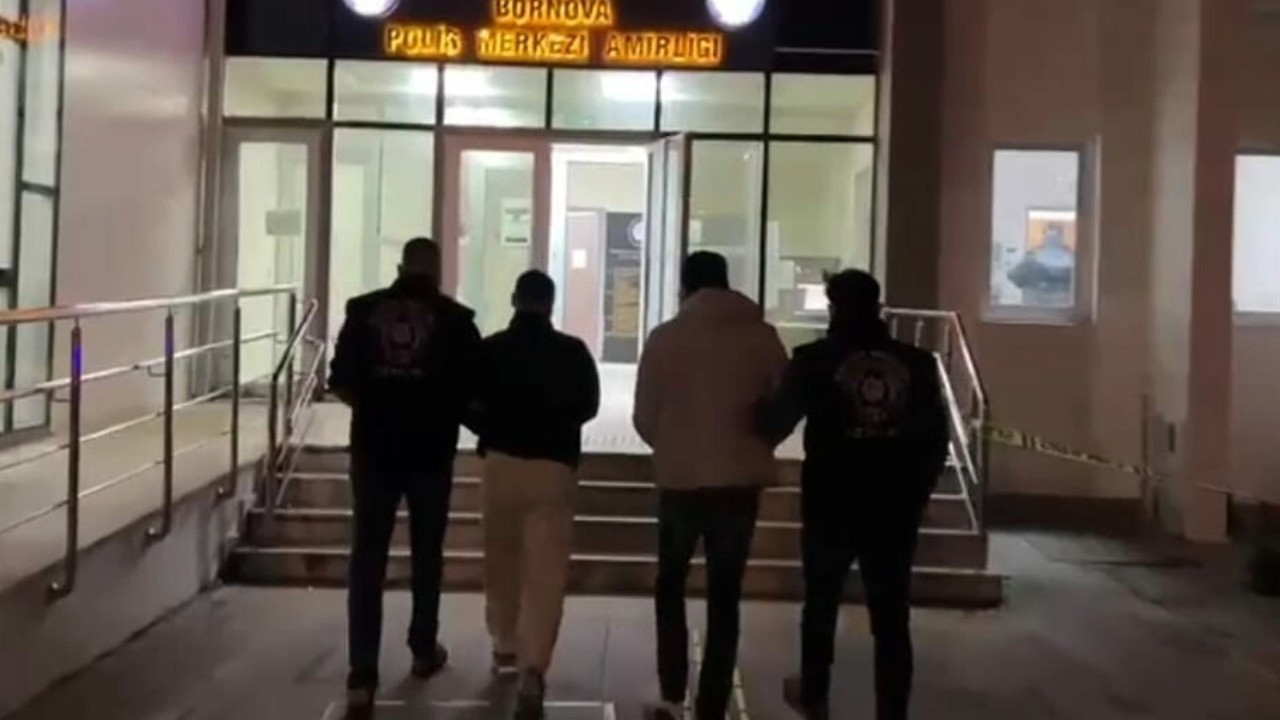 Polis kılığında girdikleri evde 550 bin lira gasp ettiler