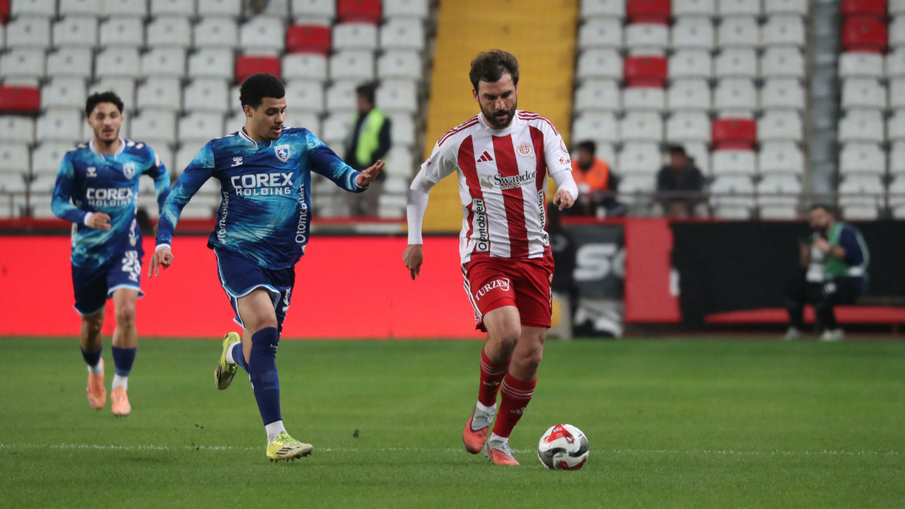 Samsunspor'dan 2-0'lık net galibiyet: Antalyaspor, kupaya puansız veda etti