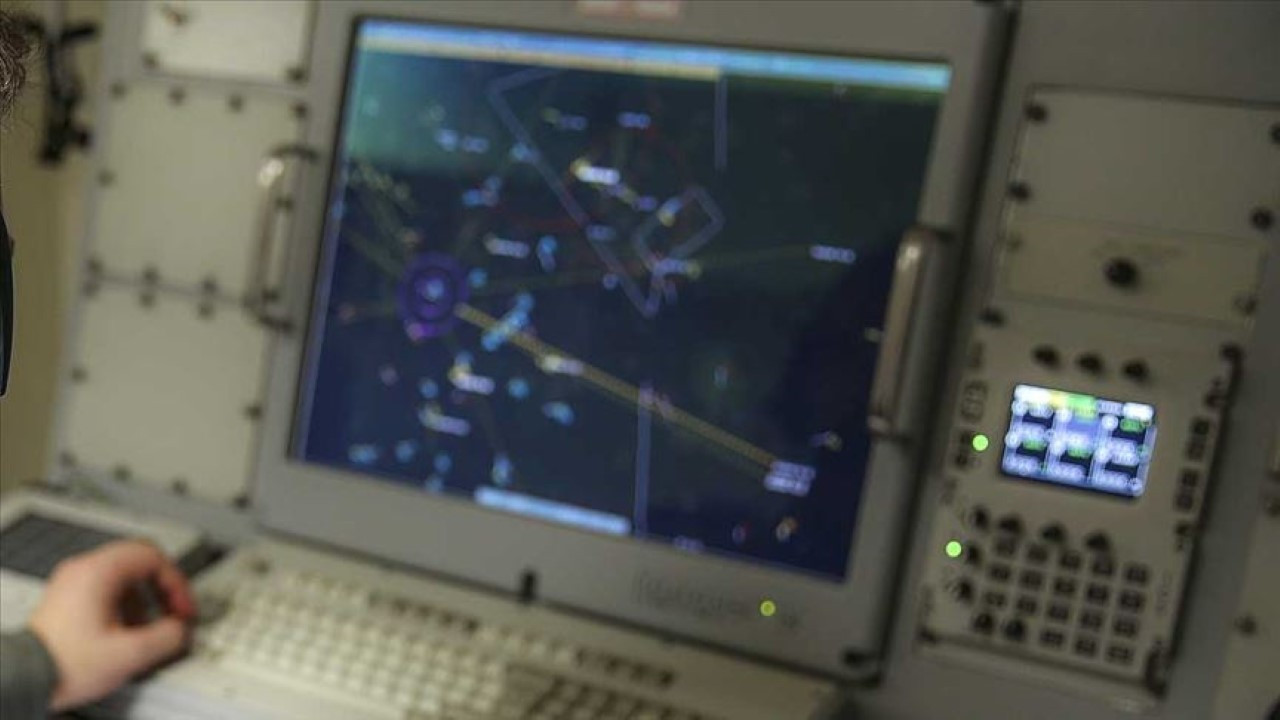 Savaş uçağı radardan kayboldu