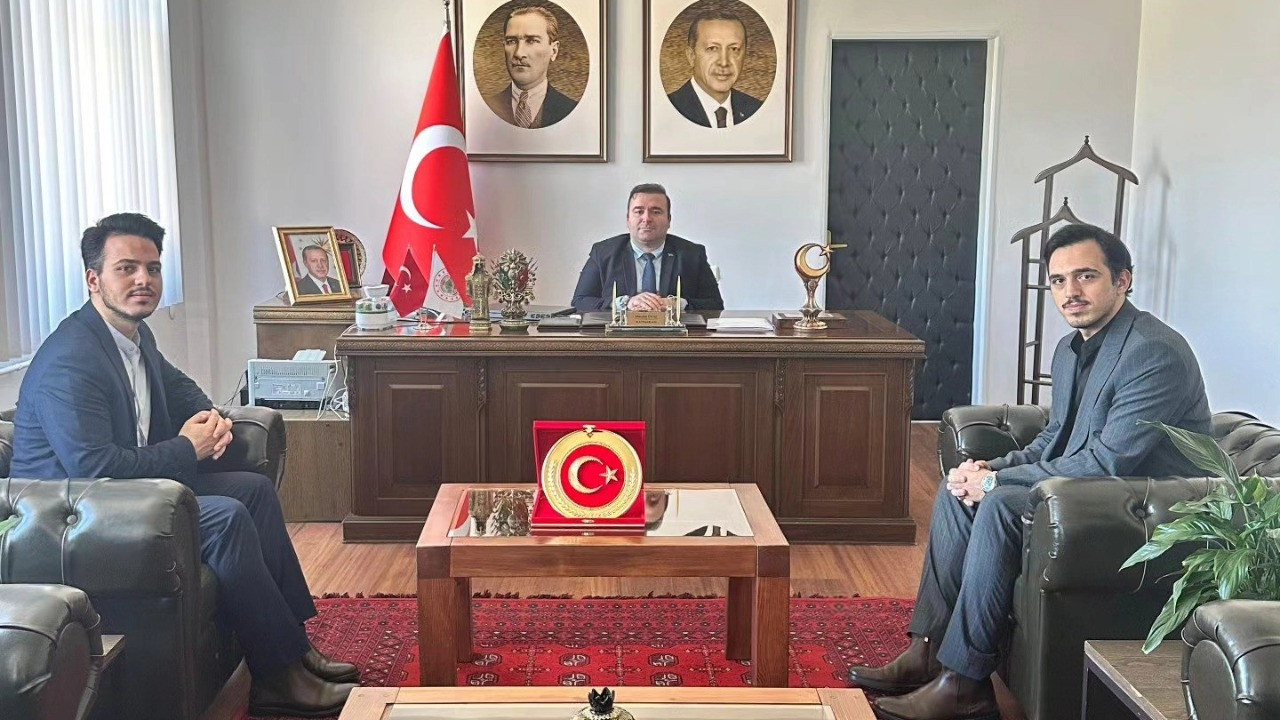 İkiz kardeşler komşu köylere imam olarak atandı