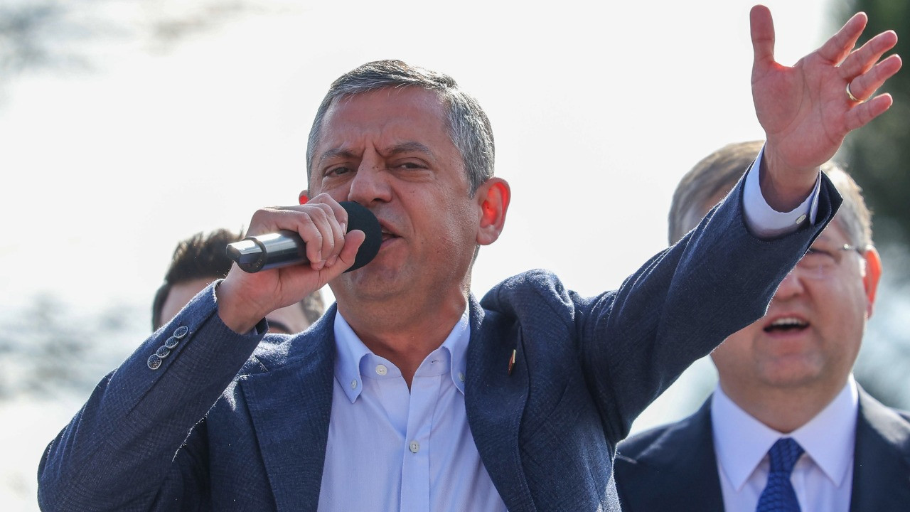 Özgür Özel’den Mehmet Şimşek’e tepki: Sorumluluktan kaçamaz