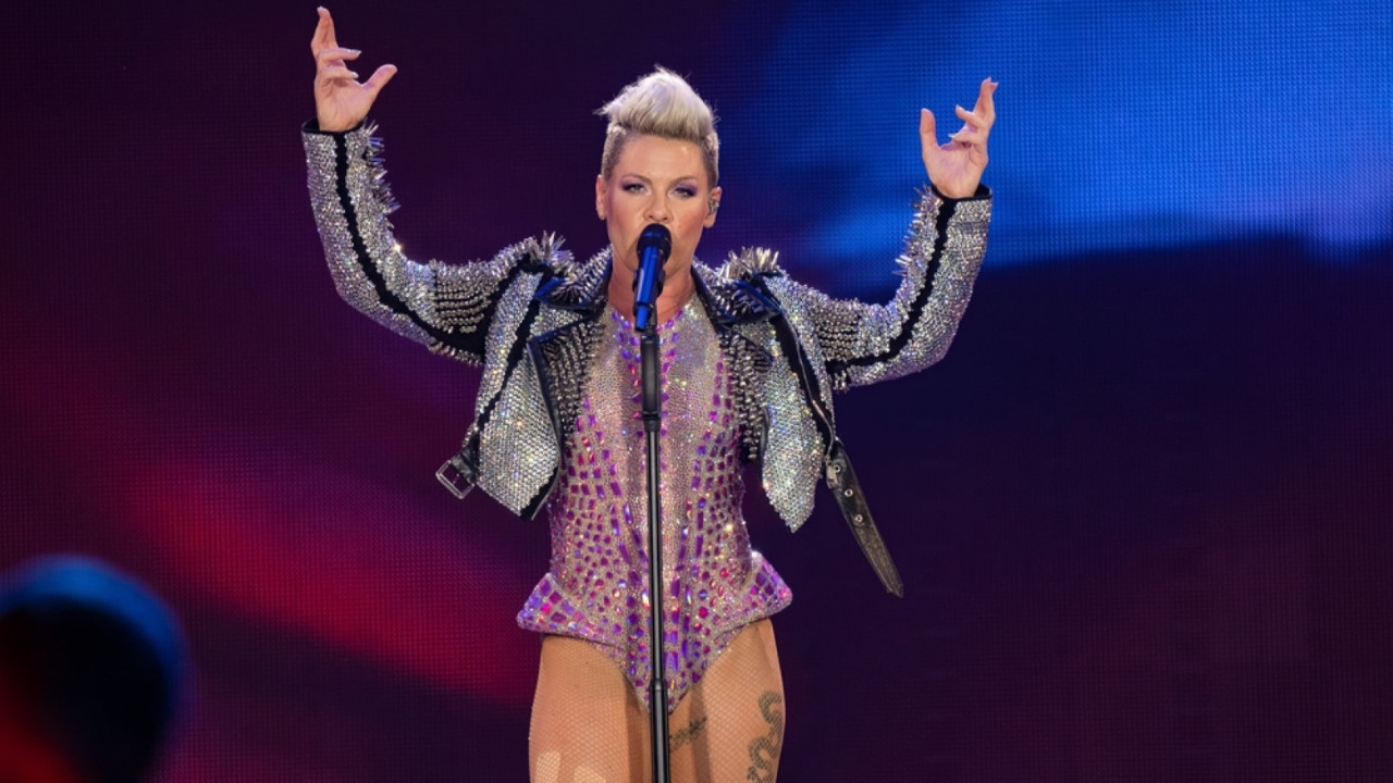 Boşanma iddiaları gündeme gelmişti: Pink konserlerini iptal etti
