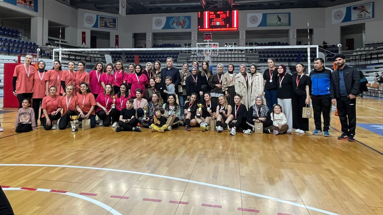 Manisa’da "Evinin Sultanları" 8 Mart’ta parkeye indi