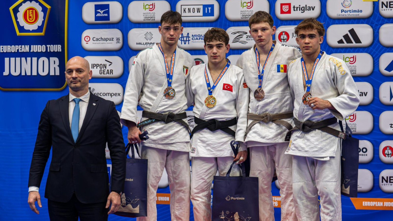 Mustafa Berat Şimşek, Portekiz'de altın madalya kazandı