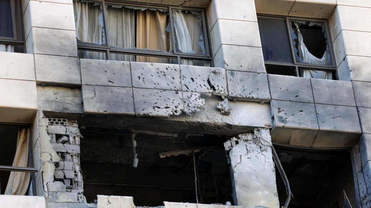 Önce otel, sonra apartman... Lübnan'a füze yağıyor