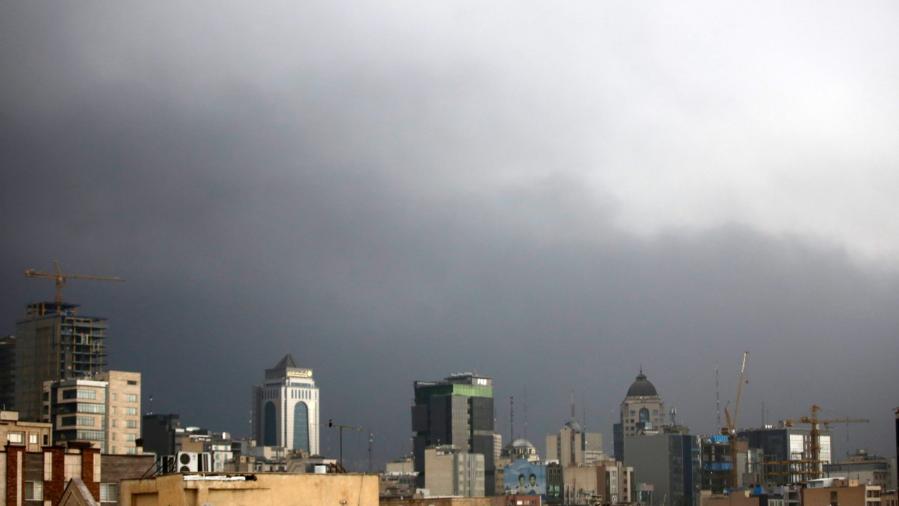 Tahran karardı: Yağmur yağarsa dışarı çıkmayın