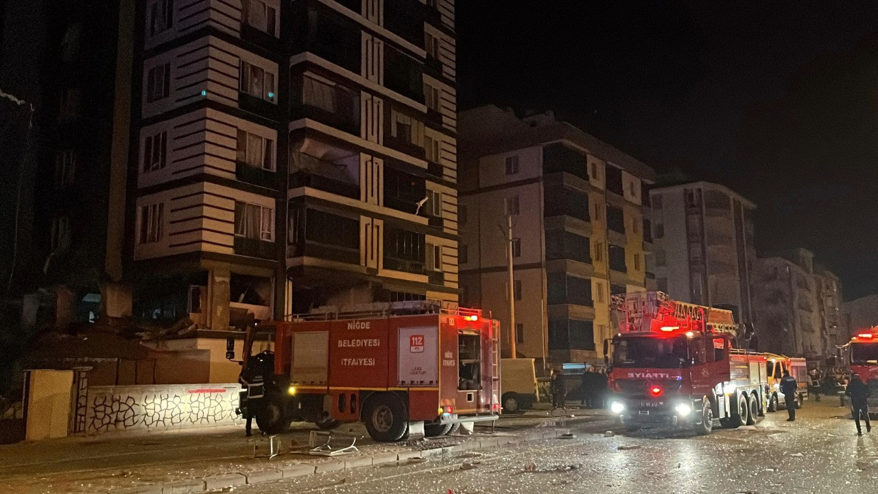 14 katlı bir binada doğalgaz patlaması: Yaralılar var