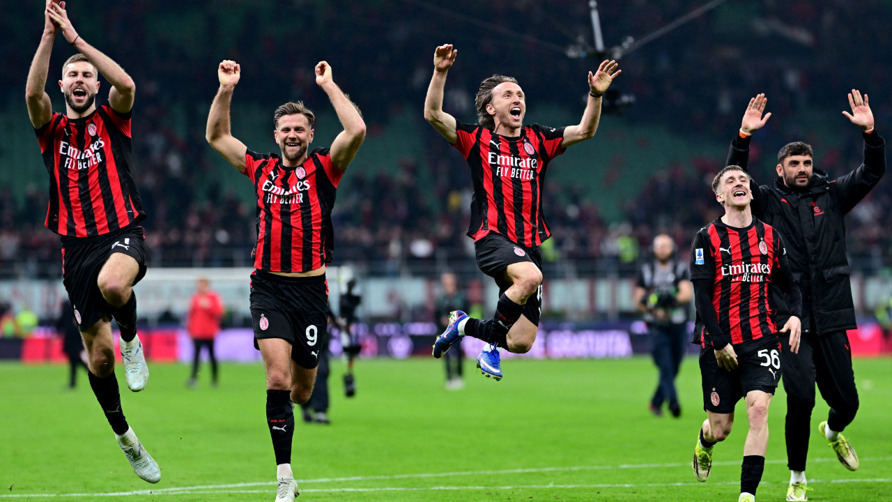 Milan, derbide Inter'i 1-0'la yıktı: 10 maç kala Puan farkını 7'ye düşürdü