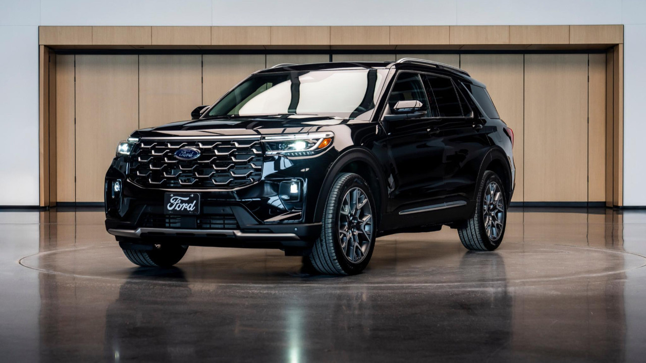 Papa'ya özel otomobil hediye ettiler