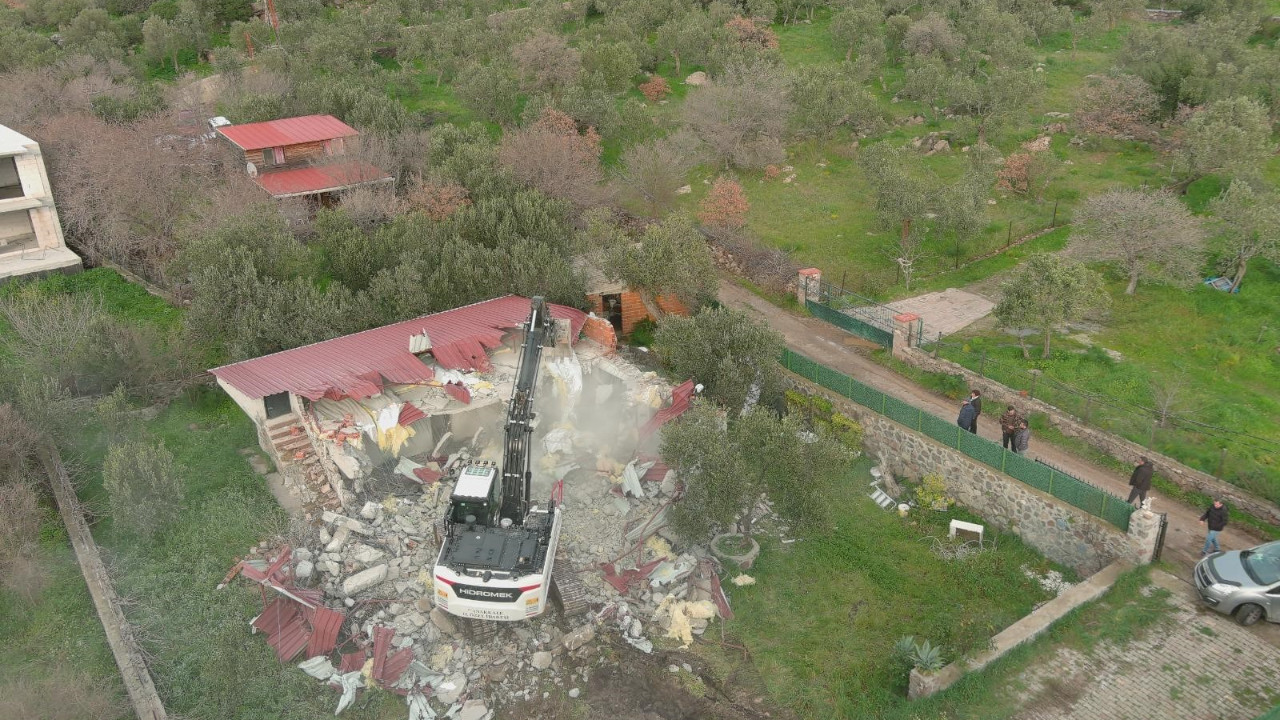 Çanakkale'de 31 kaçak yapı yıkıldı