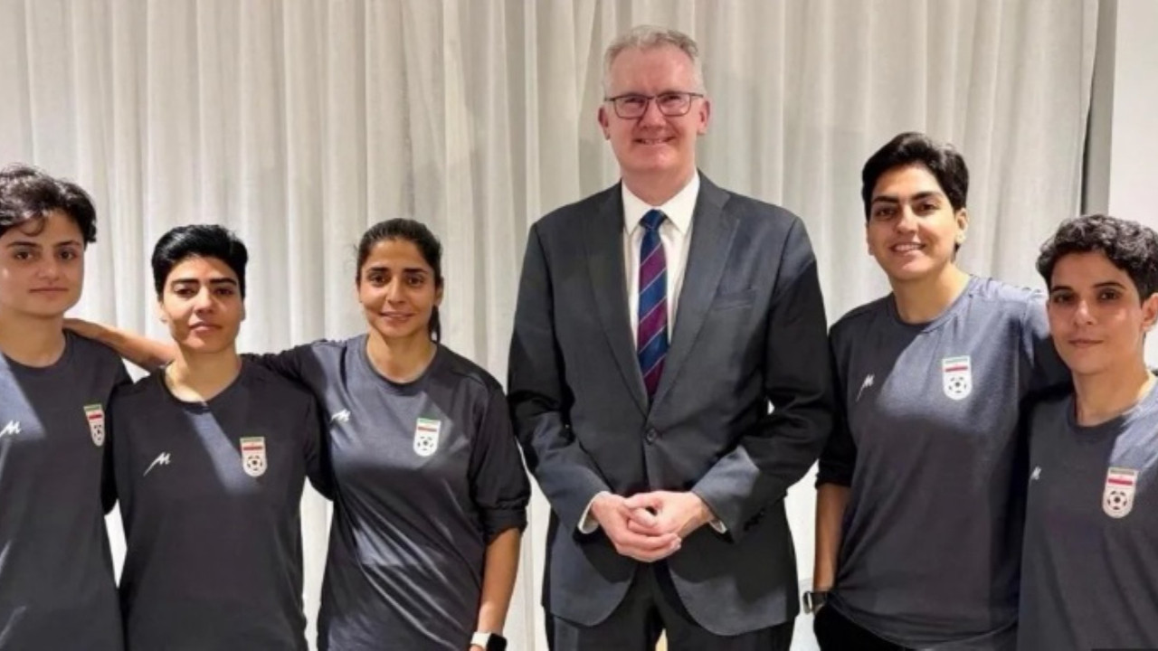 İran'dan iltica eden kadın futbolculara çağrı