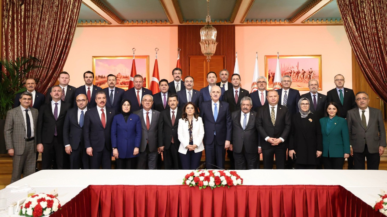 Numan Kurtulmuş, Milli Dayanışma Komisyonu üyeleriyle iftarda buluştu