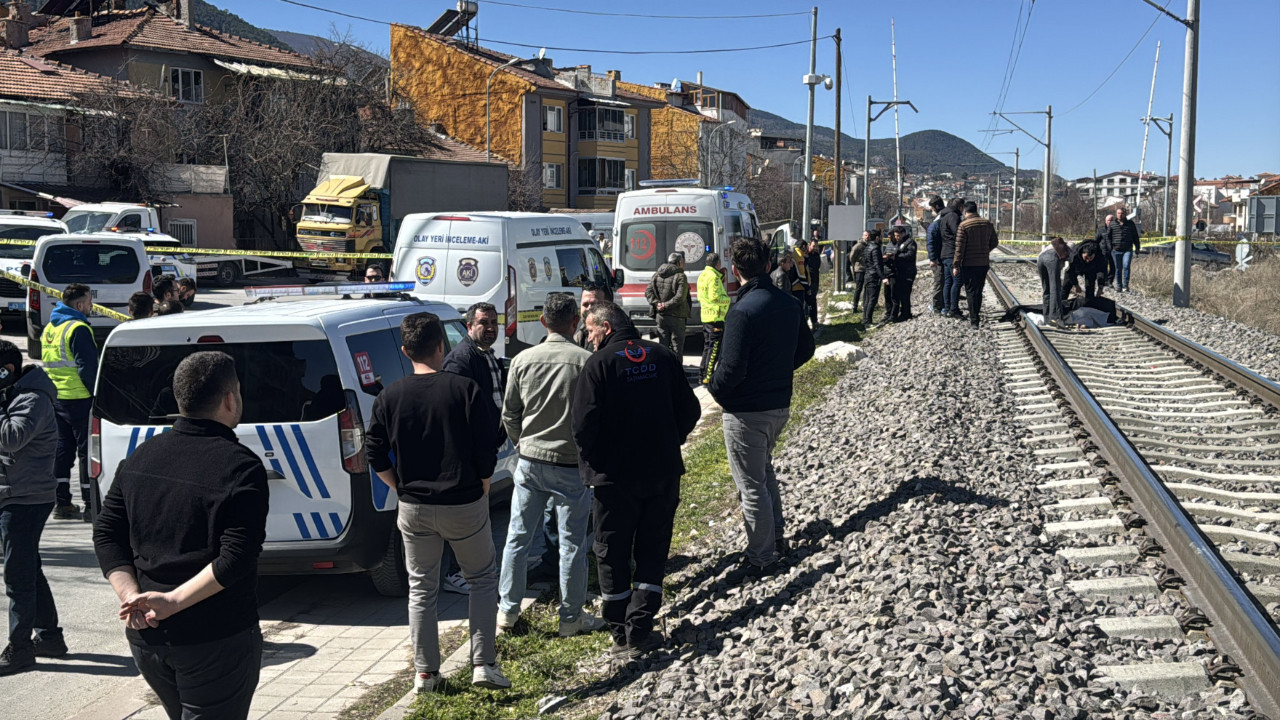 Trenin çarptığı kadın öldü