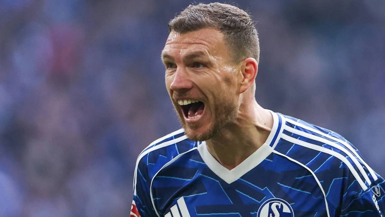 Schalke'den şampiyonluk sonrası Edin Dzeko kararı