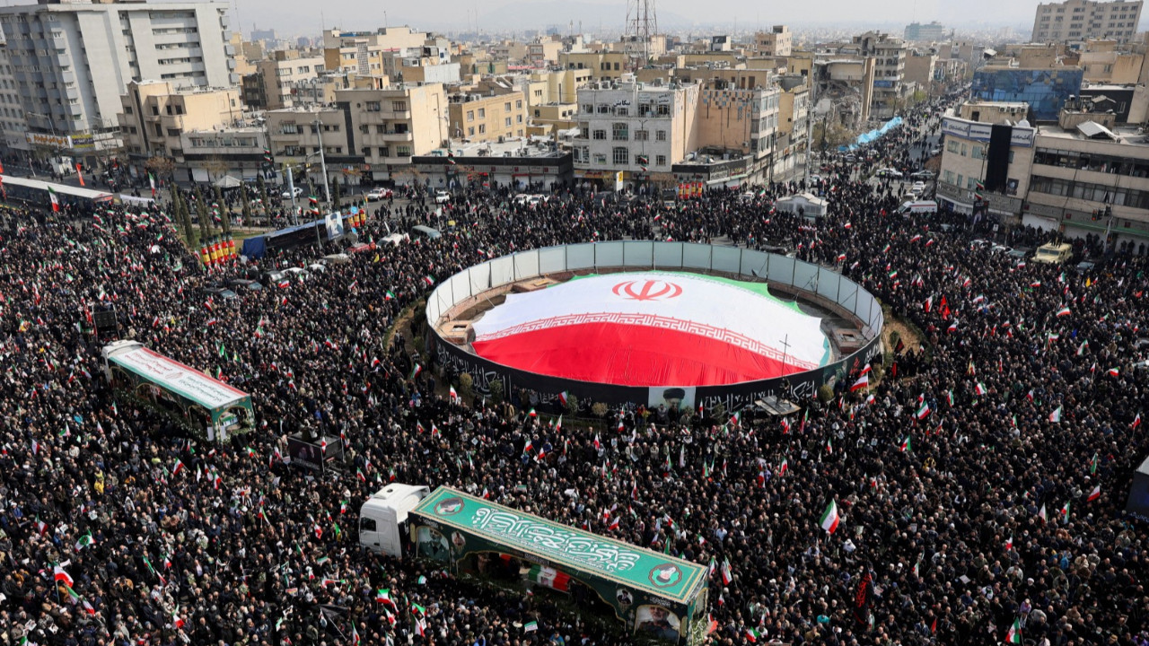 Tahran'da gövde gösterisi