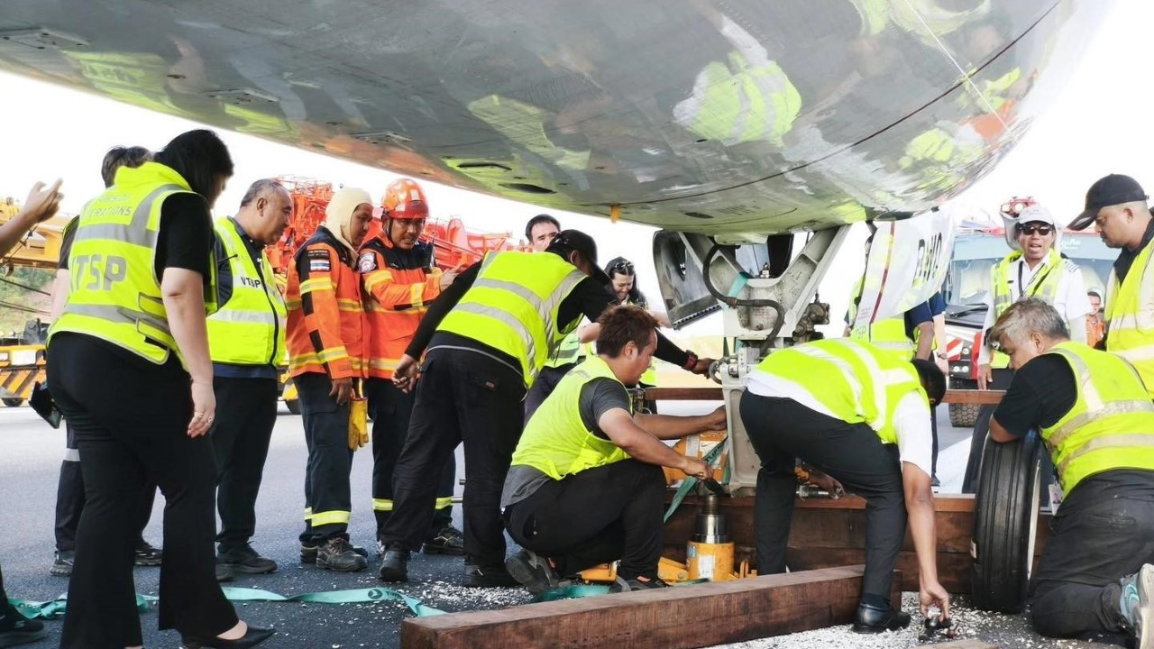 Uçağın iniş takımı koptu