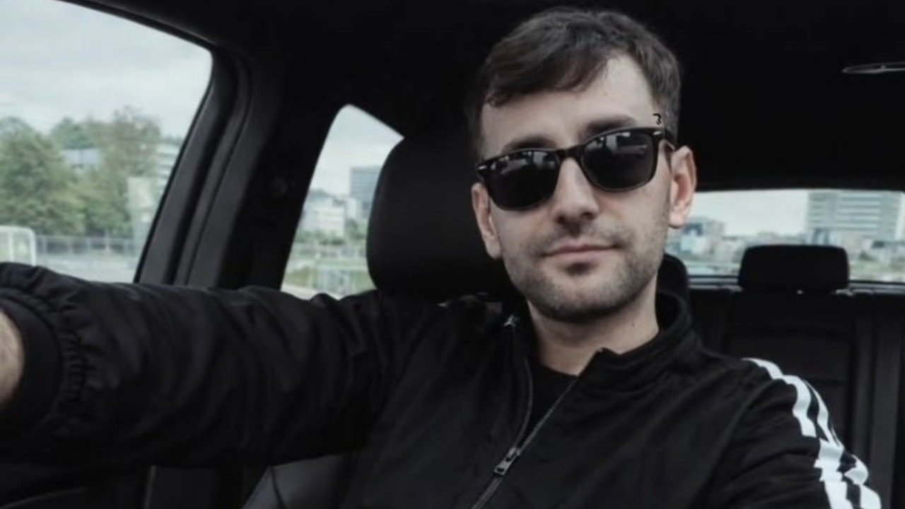 Antalya'da bariyerlere çarpan motosikletli hayatını kaybetti