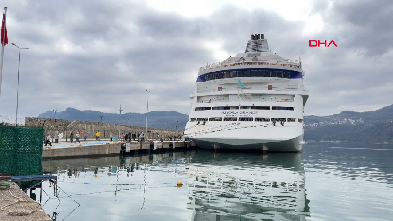 Bartın'a yılın ilk kruvaziyeri yanaştı