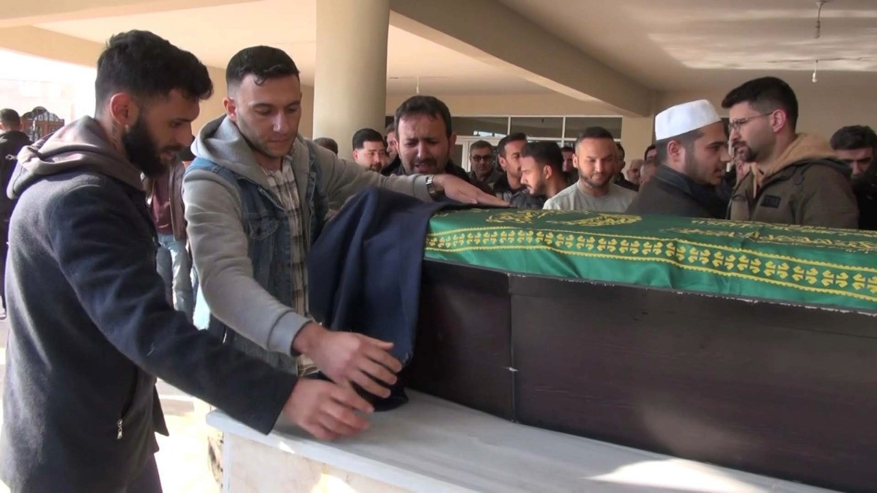 İsrail'in füzesiyle ölen TIR şoförü toprağa verildi