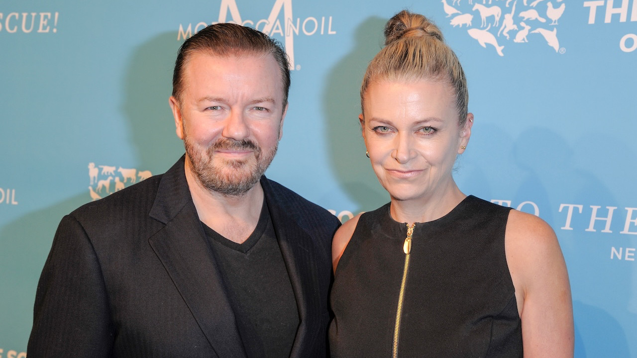 Komedyen Ricky Gervais'in sevgilisine kanser teşhisi kondu