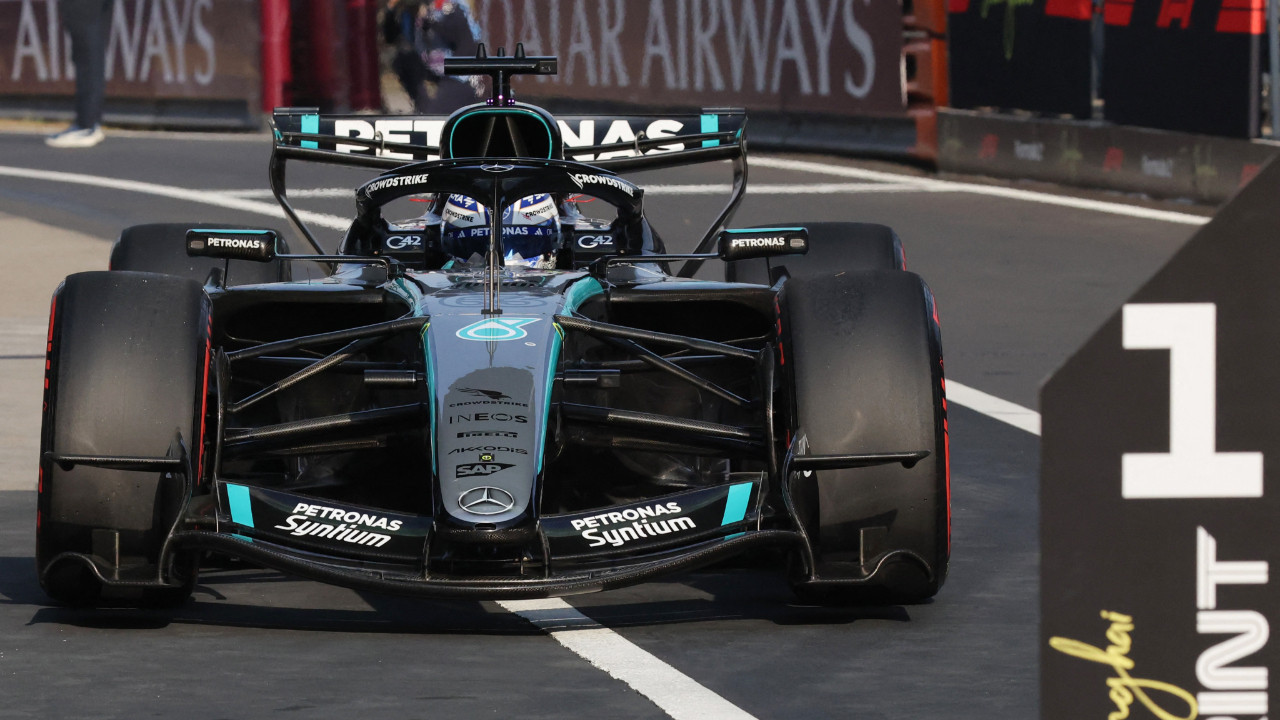 Mercedes Çin'de de gazı kökledi: Pole pozisyonu Russell'ın