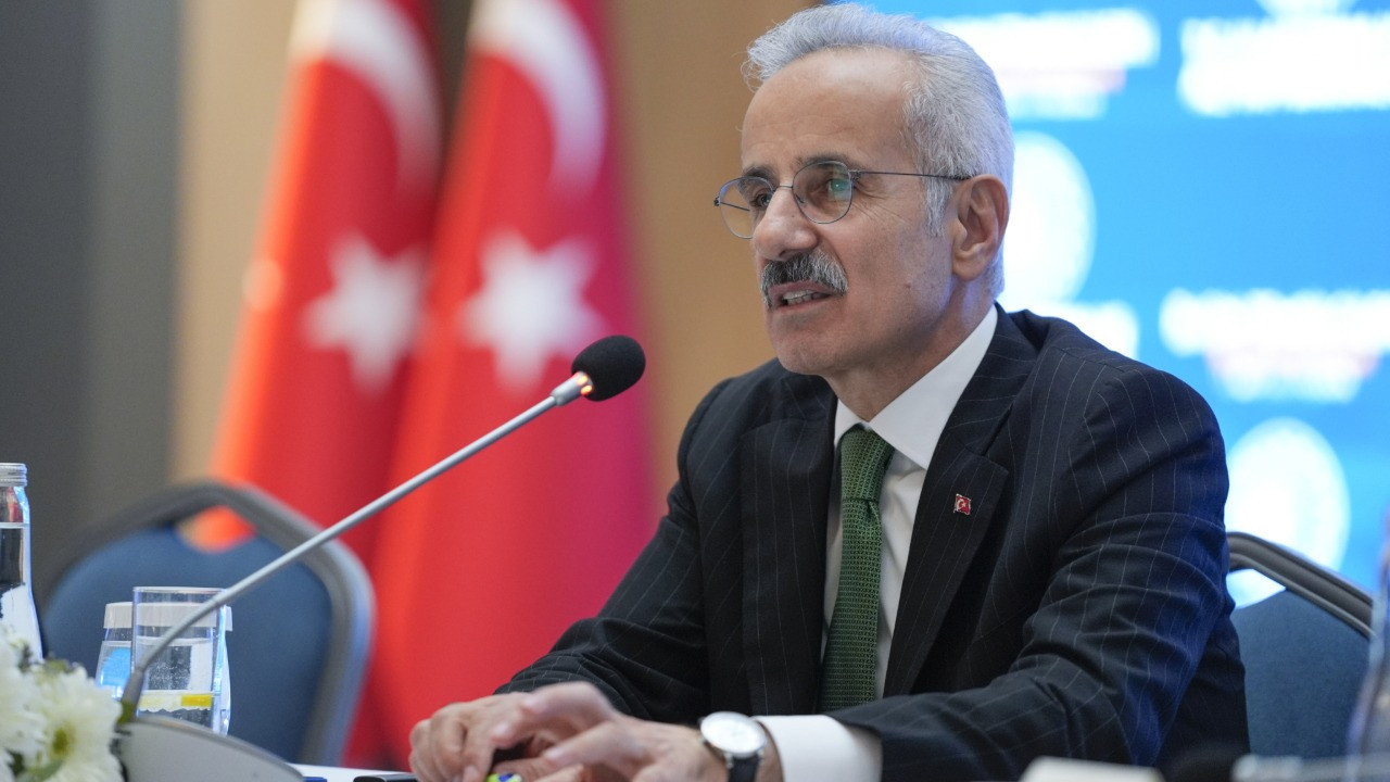 Uraloğlu: Hürmüz Boğazı'ndan ilk gemimizi geçirdik