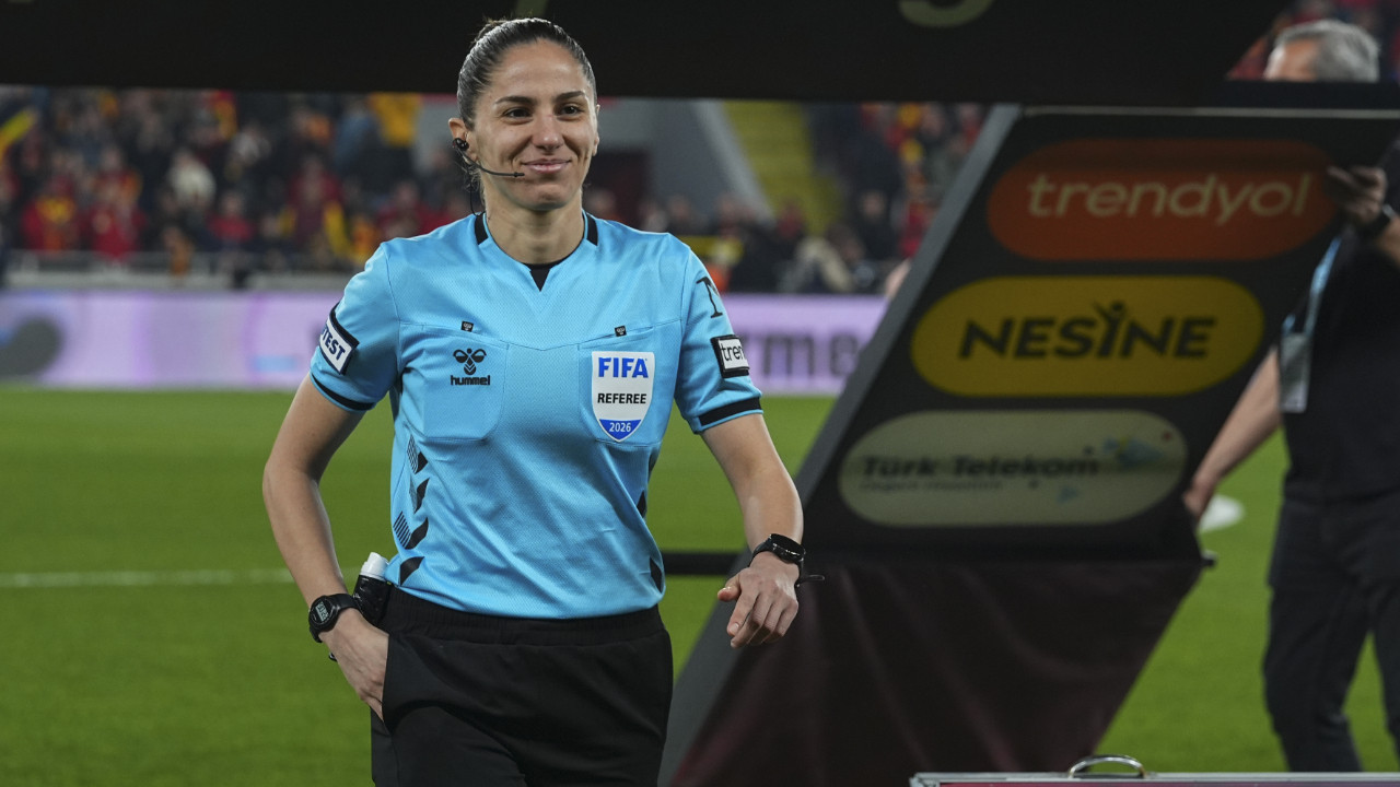 Asen Albayrak, Süper Lig'de 22 yıl sonra maç yöneten ilk hakem oldu