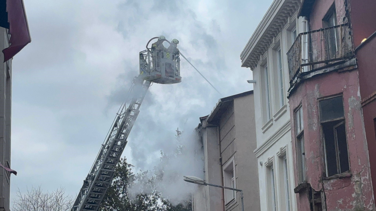 Binayı alevler sardı: Ölü ve yaralılar var