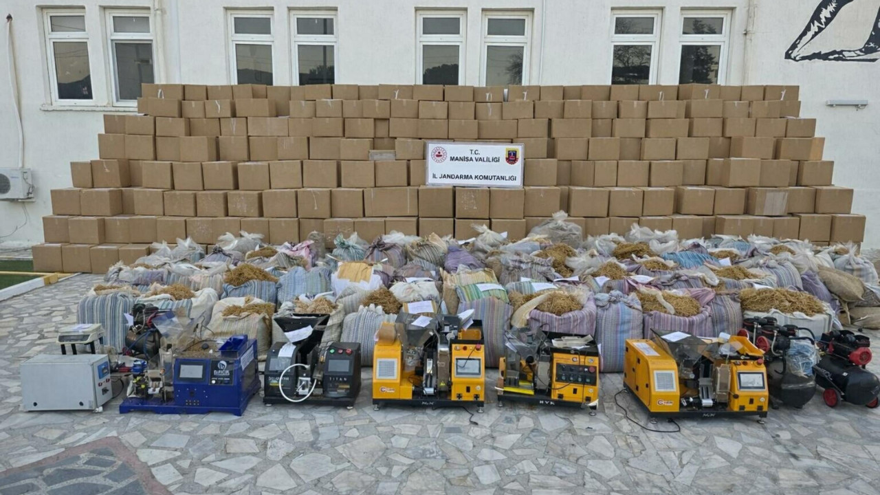 Manisa’da kaçak tütün operasyonu: Tonlarca tütün ve milyonlarca makaron ele geçirildi