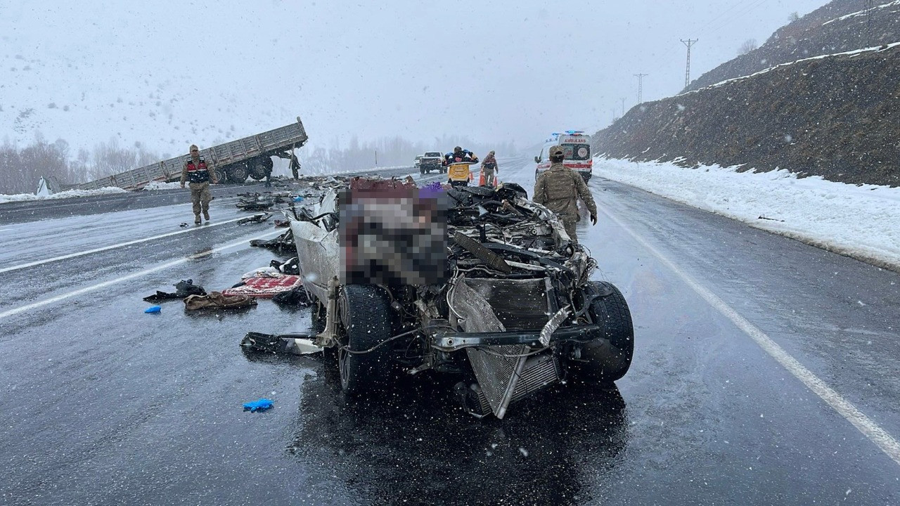Tatvan’da feci kaza: 2 ölü, 5 yaralı