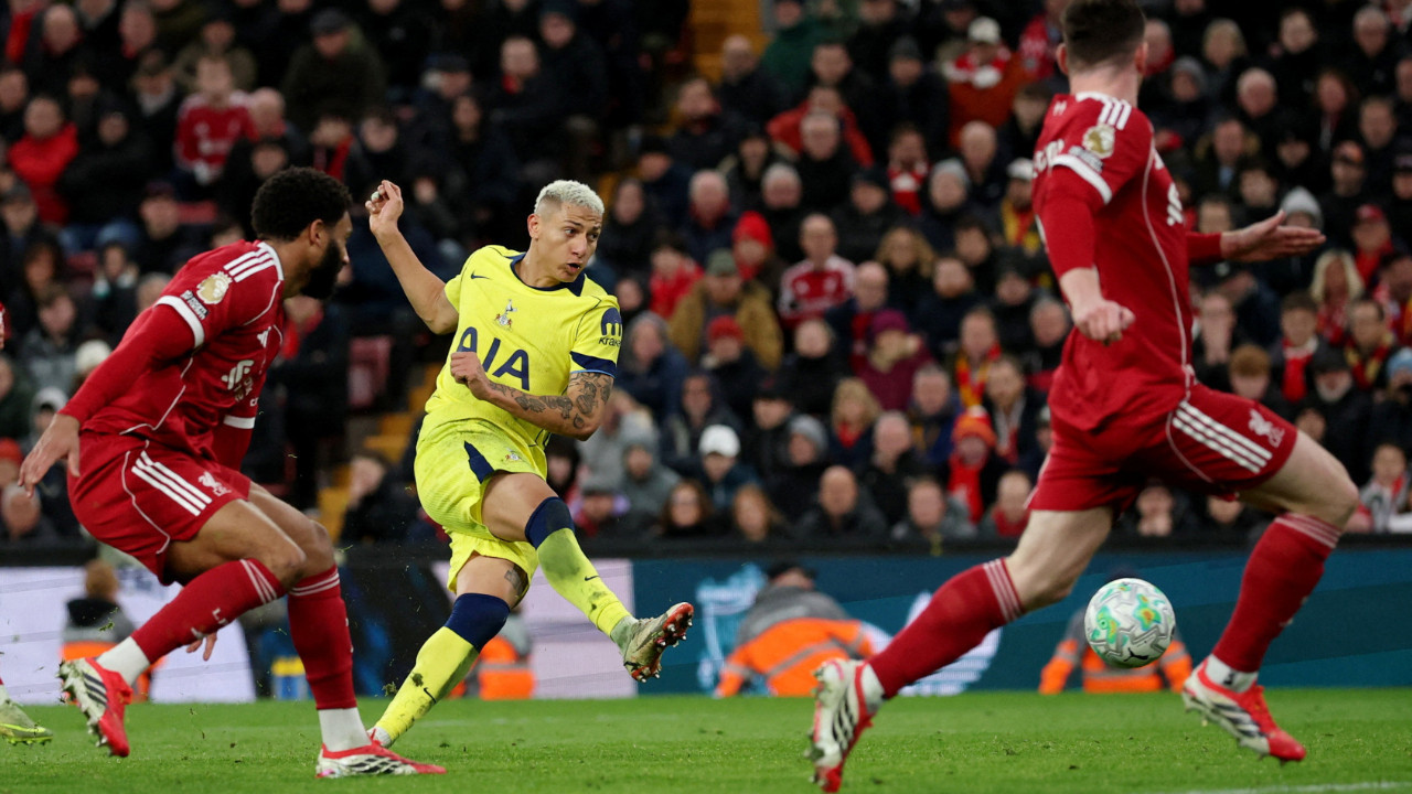 Galatasaray maçı öncesi Liverpool'a evinde 90'da darbe!