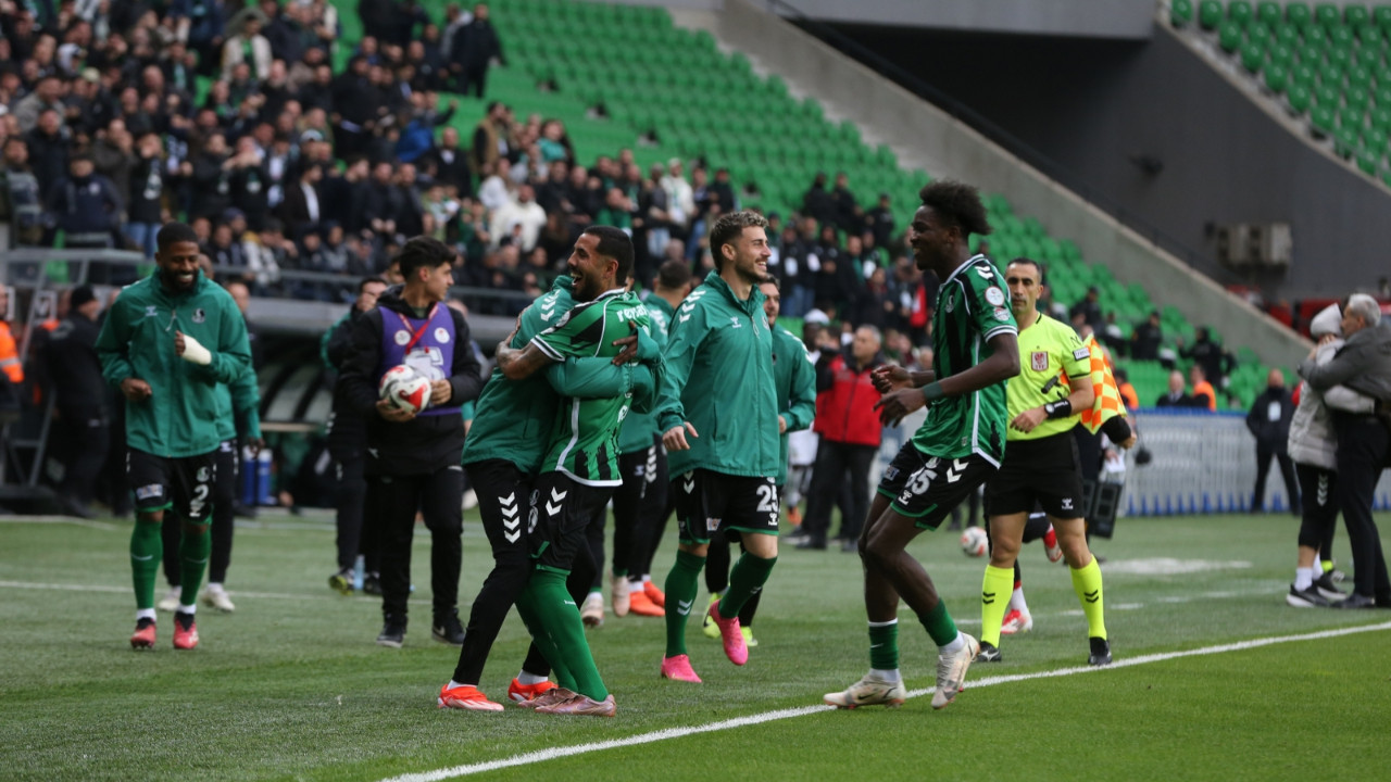 Sakaryaspor, Vanspor FK'yi 90+4'te devirdi: 2-1