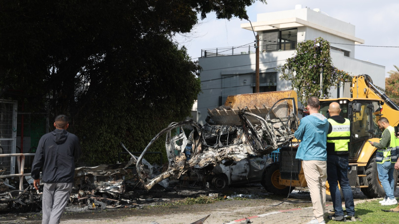 Tel Aviv'de sirenler çaldı, patlamalar yaşandı