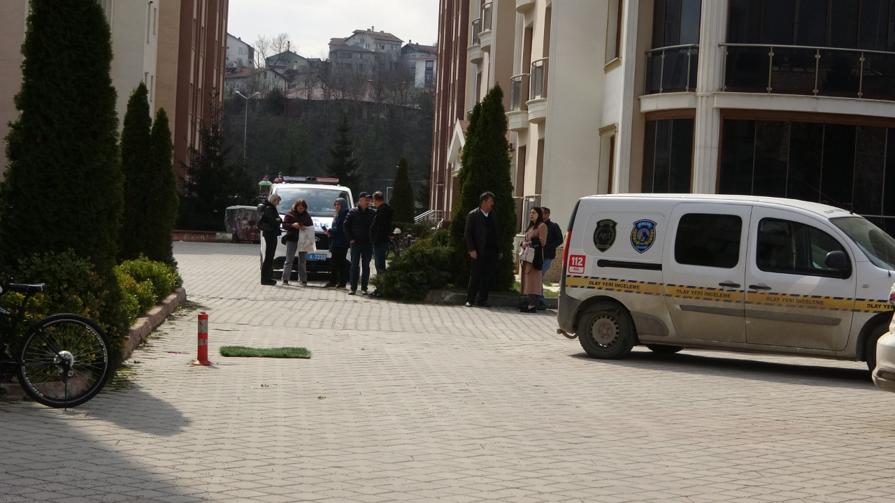 8. kattan düşen genç öldü