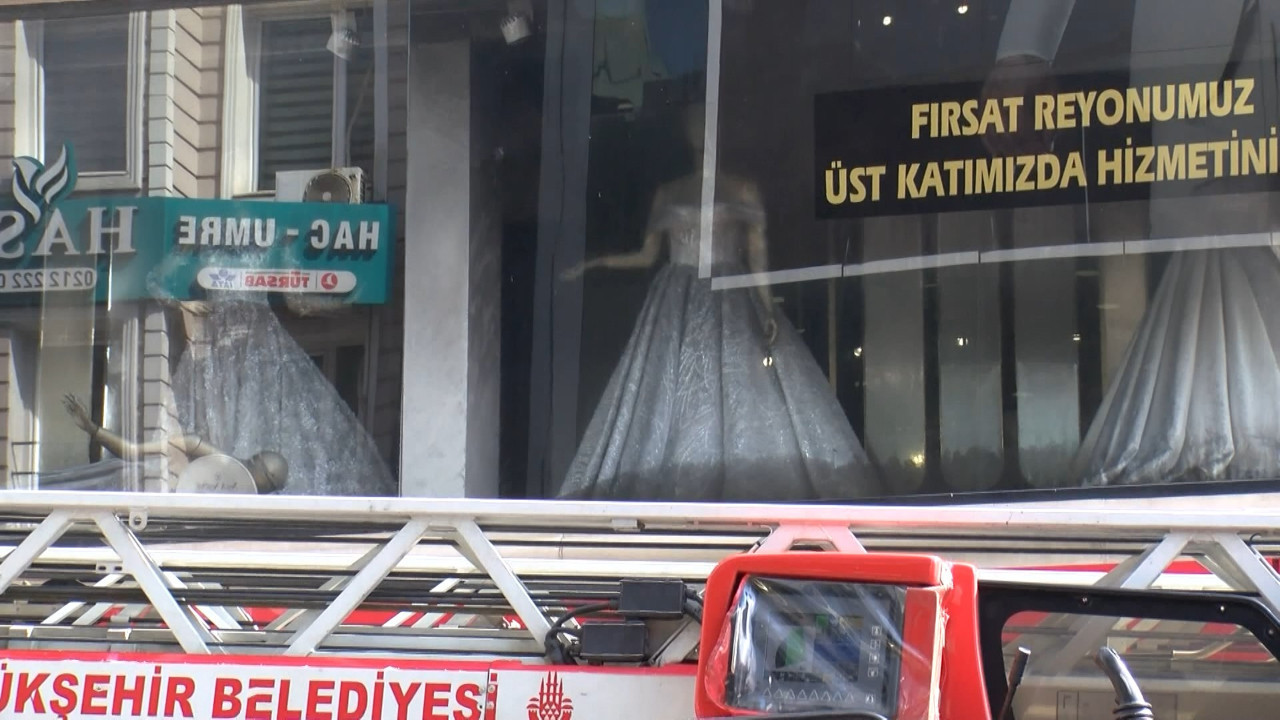 Gelinlikçide yangın çıktı, ekmek teknesi yanınca gözyaşlarına boğuldu