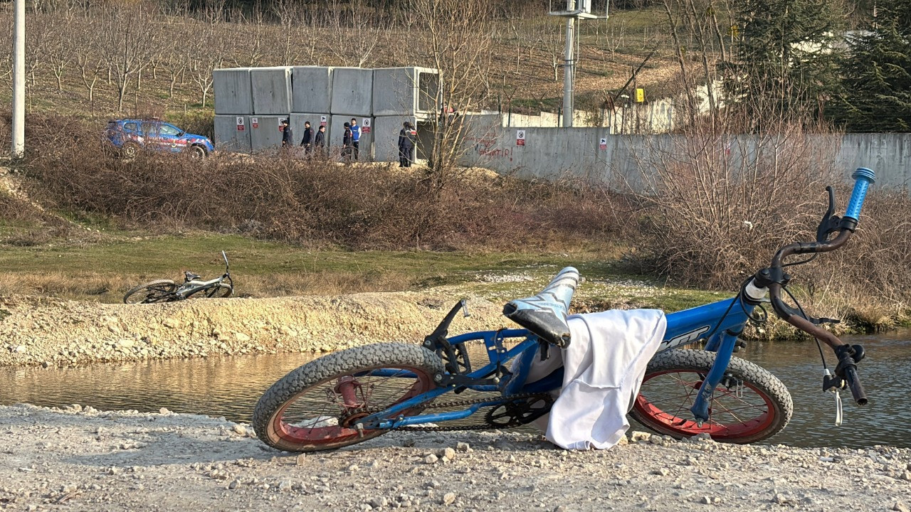 Girilmesi yasak olan gölette ölümden döndü
